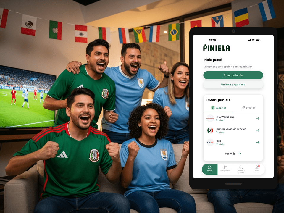 amigos mexicanos viendo partido del Mundial 2026 listos para su quiniela de futbol